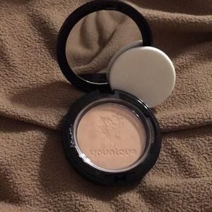 Younique press powder foundation